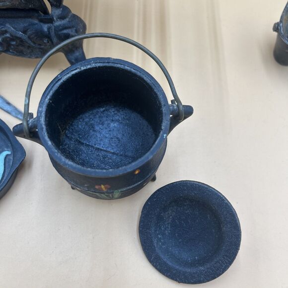 Vintage CRESCENT Cast Iron Salesman Sample Miniature Stove & Accessories - Picture 8 of 9